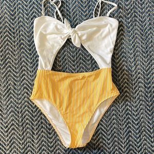 Hollister One Piece Cut Out Bathing Suit Bring The Sunshine ☀️🤍